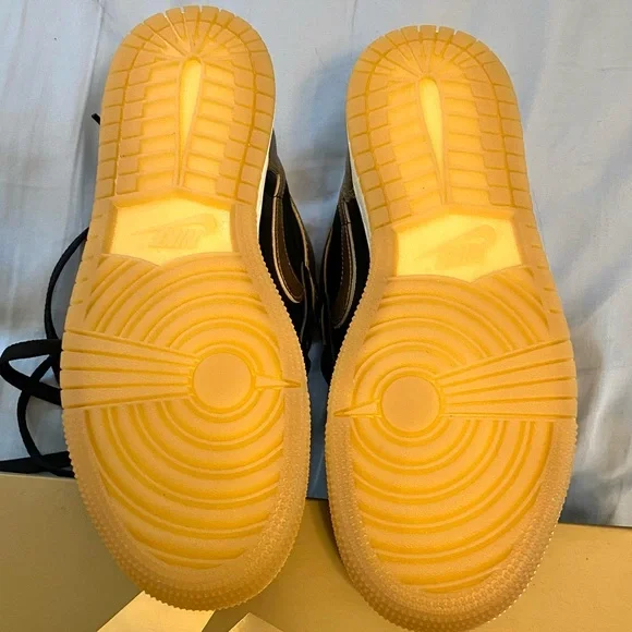 Nike Black and Gold Sneakers High-Top Design - Picture 6 of 10